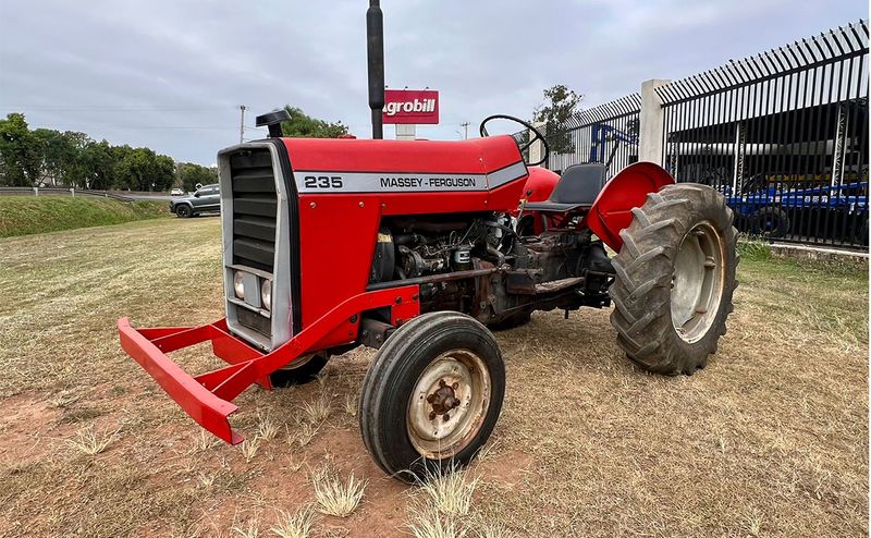 Trator-Massey-Ferguson-235-4x2-ano-1980