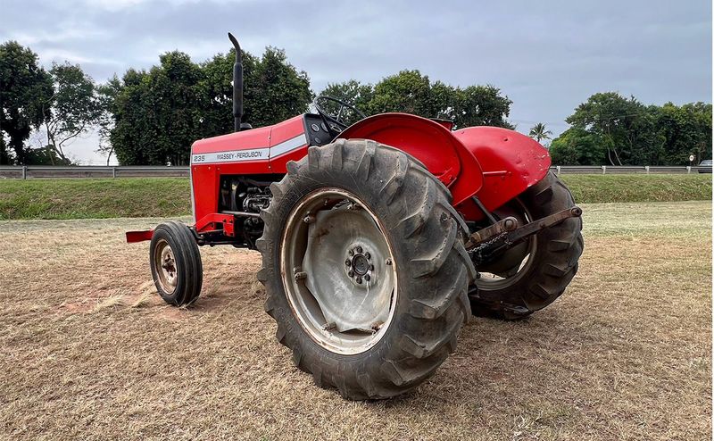 Trator-Massey-Ferguson-235-4x2-ano-1980_10