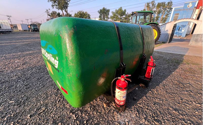 tanque-de-agua-2500-com-bomba-alta-pressao-fm-copling_10