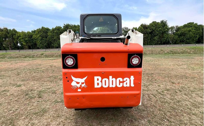 mini-carregadeira-bobcat-s130-compacta-3