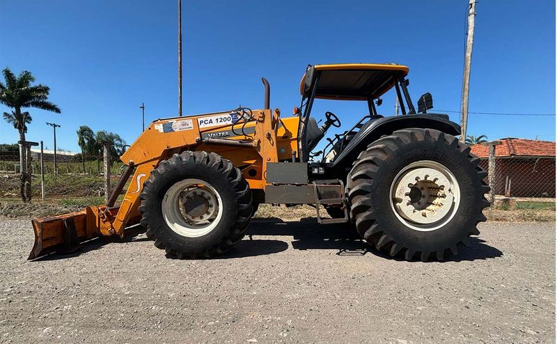trator-valtra-bh-180-4x-4-2015-1.jpg
