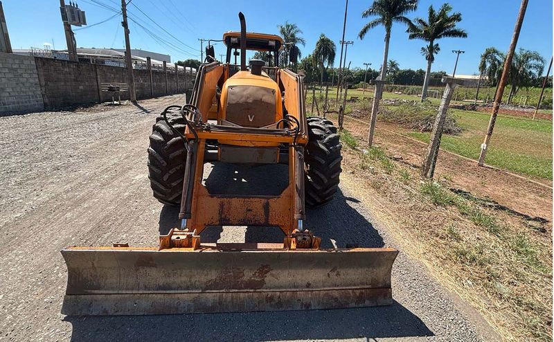 trator-valtra-bh-180-4x-4-2015-10.jpg