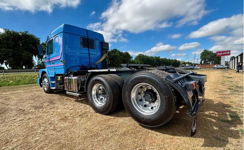 caminhao-scania-113-h-topline-3.jpg