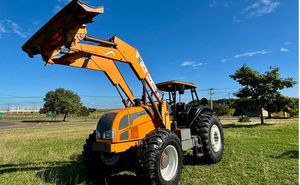 TRATOR VALTRA BH 180 4X4 ANO 2015 COM 3701 HORAS COM CONJ DE LAMINA E CONCHA TATU
