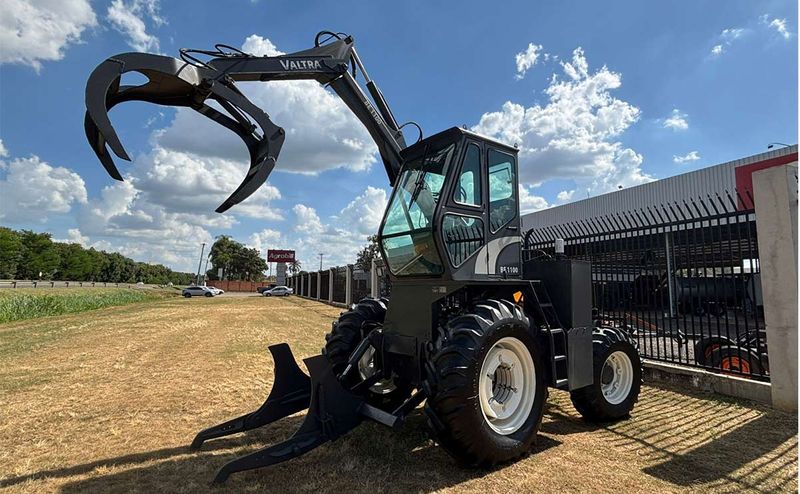 valtra-bm-100-4x4-10.jpg