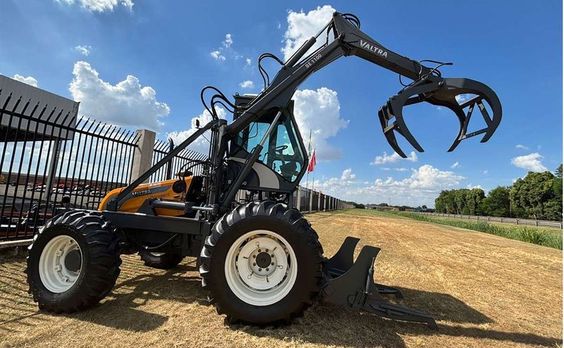 valtra-bm-100-4x4-2.jpg