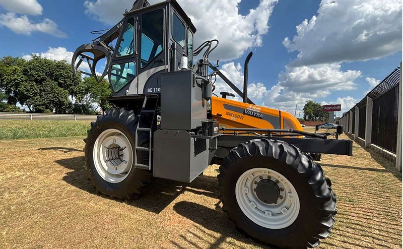 valtra-bm-100-4x4-6.jpg
