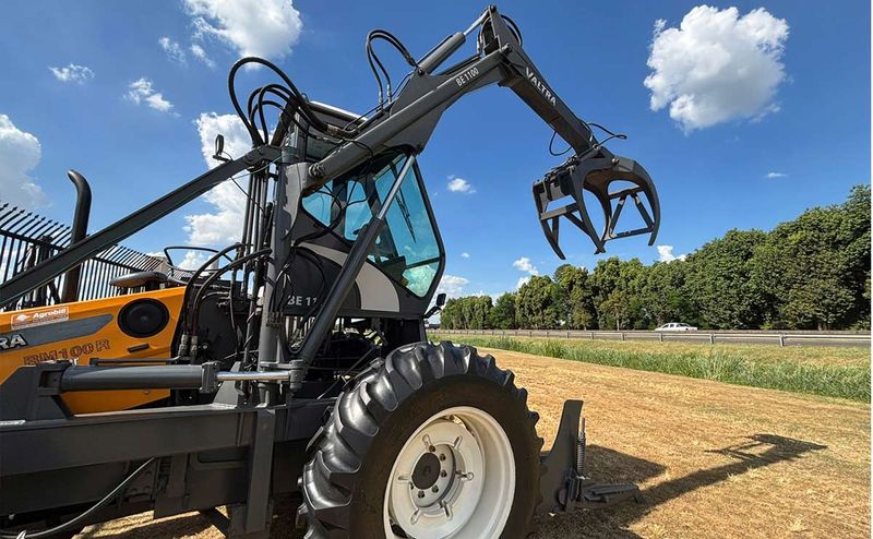 valtra-bm-100-4x4-7.jpg