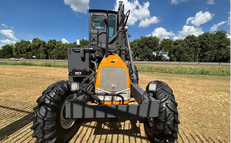 valtra-bm-100-4x4-8.jpg