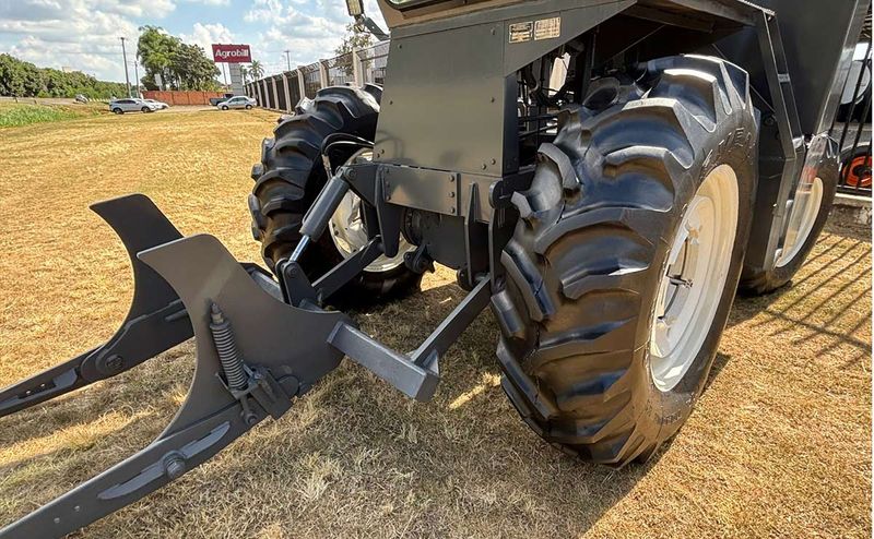 valtra-bm-100-4x4-1.jpg