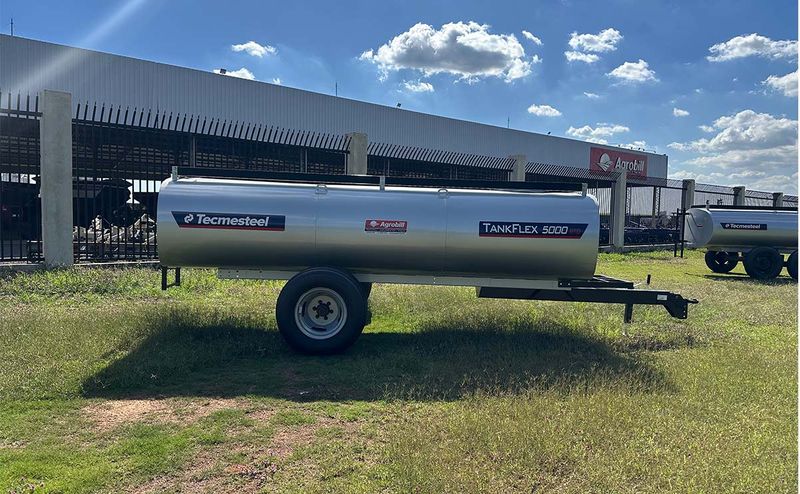 tanque-de-agua-oleo-diesel-tankflex-5000-eixo-simples-tecmesteel-1