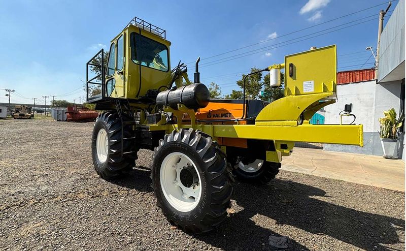 trator-valtra-motocana-carregadeira-2