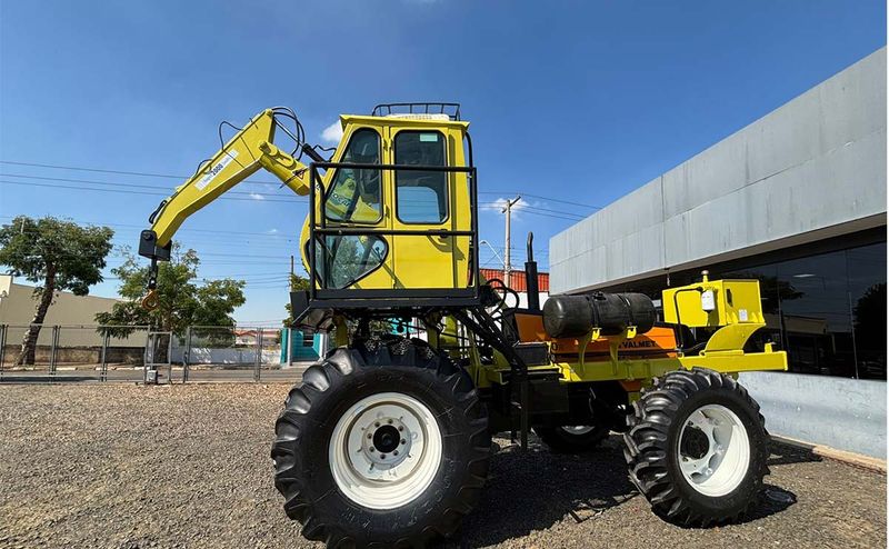 trator-valtra-motocana-carregadeira-1