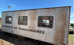 Bau Caminhao 3/4 5,00 Metros com bancos de Transporte e Divisao