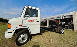 Caminhao Mercedes Benz 710 Ano 2004/2004 No Chassis Cor Branco
