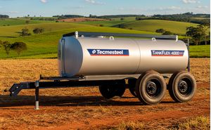 Carreta Tanque De Agua E Diesel Tankflex 4000 Litros Eixo Tandem Com Roda E Pneu 7.5-16 Tecmesteel