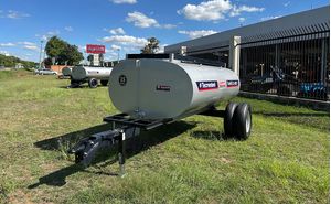 Carreta Tanque De Agua E Diesel Tankflex 4000 Litros- Rodado Duplo Com Pneus 7.50X16- Tecmesteel