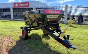 Distribuidor De Calcario E Fertilizante Dcfco 3000 Com Caixa Direcionadora E Correia Pneus 7.50X16